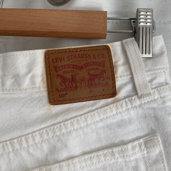 LEVIS white denim cut off high rise shorts 25 - Picture 3 of 5